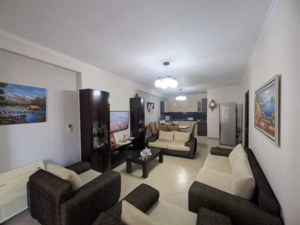 Shitet Apartament 2+1+2 me Dy Ballkone në zonën Misto Mame, në një pallat të mirëadministruar.,  200.000 €URO