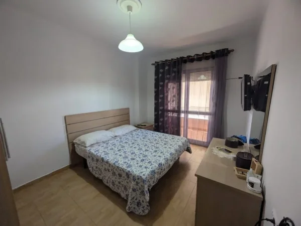 Shitet Apartament 2+1+2 me Dy Ballkone në zonën Misto Mame, në një pallat të mirëadministruar.,  200.000 €URO