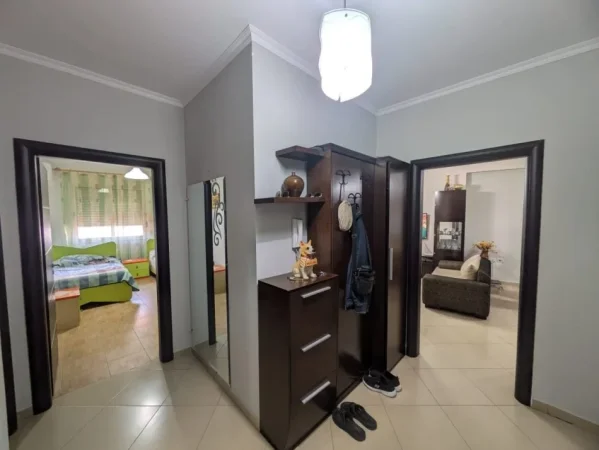 Shitet Apartament 2+1+2 me Dy Ballkone në zonën Misto Mame, në një pallat të mirëadministruar.,  200.000 €URO