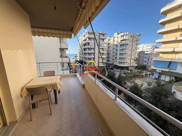 Vlore, jepet me qera apartament 1+1+Ballkon Kati 4, 70 m² 400 € (Rruga Rushit Gurishova)