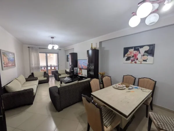 Shitet Apartament 2+1+2 me Dy Ballkone në zonën Misto Mame, në një pallat të mirëadministruar.,  200.000 €URO