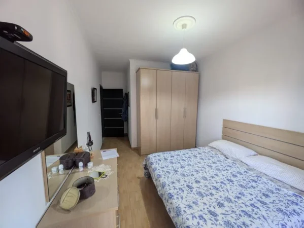 Shitet Apartament 2+1+2 me Dy Ballkone në zonën Misto Mame, në një pallat të mirëadministruar.,  200.000 €URO