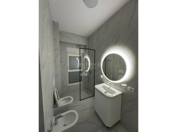 Tirane, jepet me qera apartament 1+1 Kati 7, 53 m² 550 € (Residenca Kaimi)