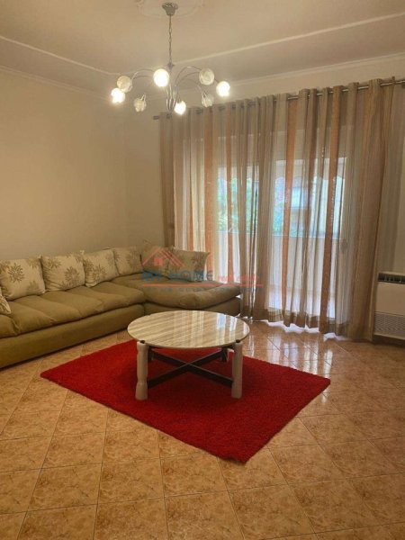 Tirane, jepet me qera apartament 3+1+Ballkon Kati 1, 120 m² 800 € (Rruga Petro Nini Luarasi)