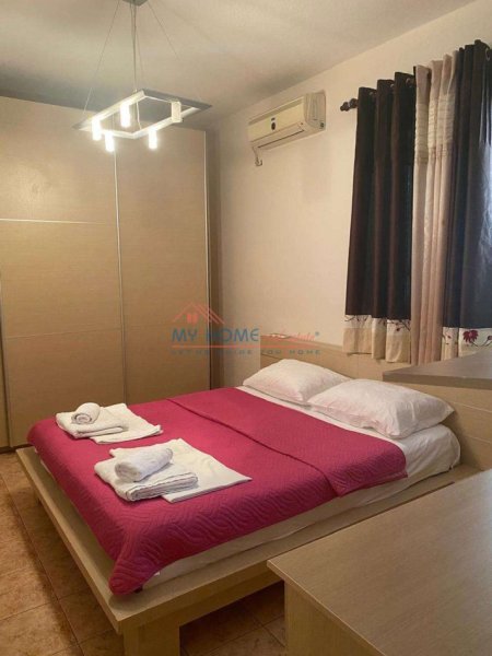 Tirane, jepet me qera apartament 3+1+Ballkon Kati 1, 120 m² 800 € (Rruga Petro Nini Luarasi)