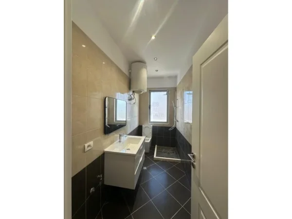 Tirane, shitet apartament 1+1+Ballkon Kati 3, 61 m² 121.000 € (vila l)