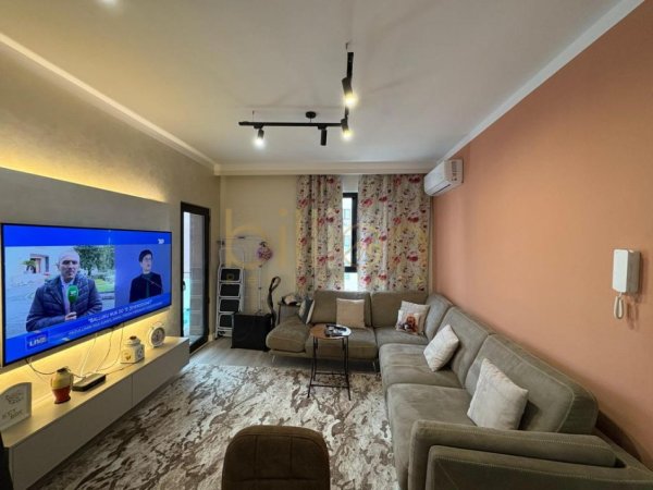 Tirane, shitet apartament 1+1+Ballkon Kati 5, 60 m² 102.000 € 