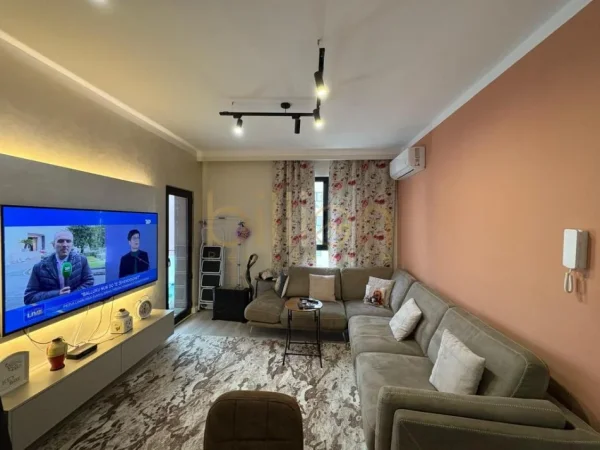 Tirane, shitet apartament 1+1+Ballkon Kati 5, 60 m² 102.000 € 