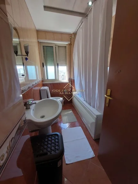 Tirane, jepet me qera apartament 2+1+Ballkon , 105 m² 600 € 