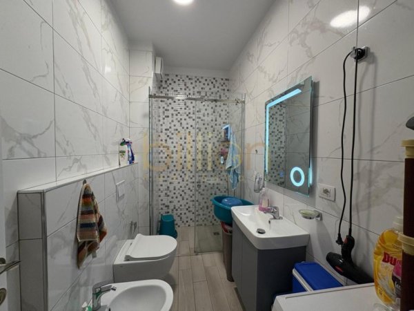 Tirane, shitet apartament 1+1+Ballkon Kati 5, 60 m² 102.000 € 