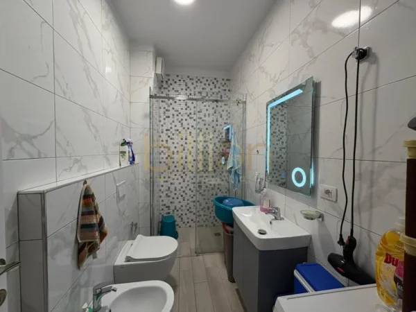 Tirane, shitet apartament 1+1+Ballkon Kati 5, 60 m² 102.000 € 