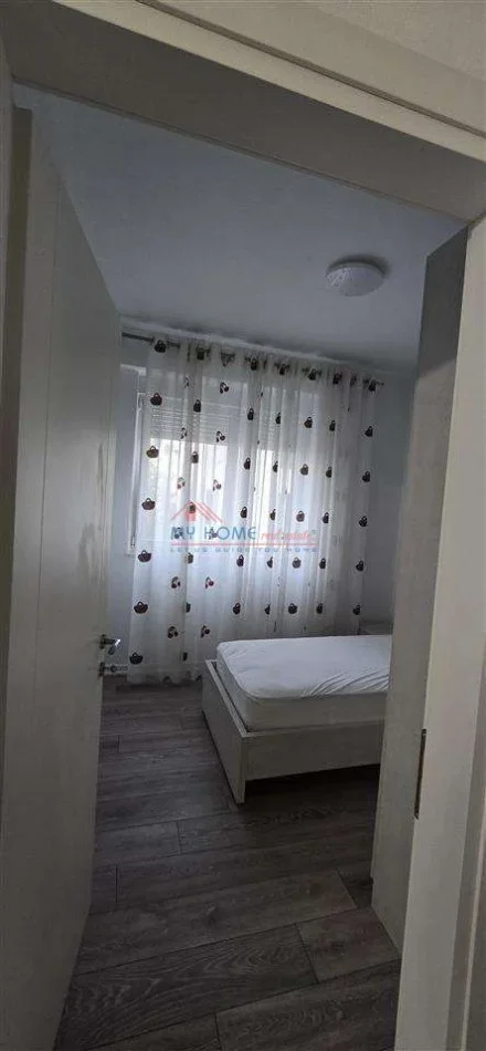 Tirane, jepet me qera apartament 2+1+Ballkon Kati 3, 82 m² 630 € (Rruga Hamdi Sina)