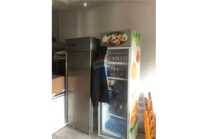 Vlore - Lungomare, shitet dyqan Kati 0, 42 m² (Rruga Dhimitër Konomi, Vlorë)