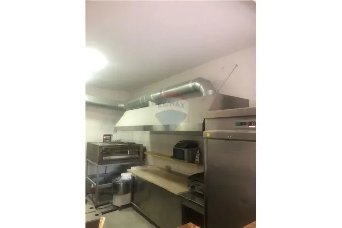 Vlore - Lungomare, shitet dyqan Kati 0, 42 m² (Rruga Dhimitër Konomi, Vlorë)