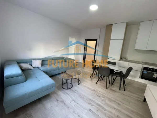 Tirane, jepet me qera apartament 2+1 Kati 1, 130 m² 1.300 € (Myslym Shyr, prane Monopoli Lounge.)