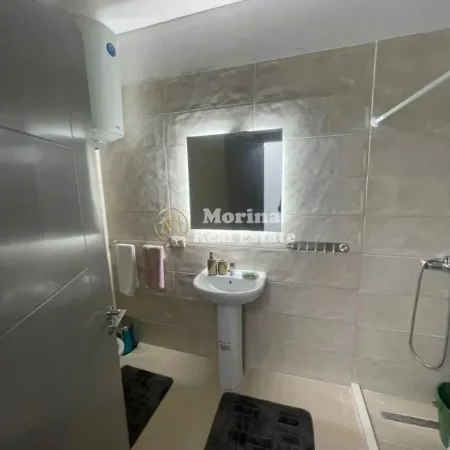 Tirane, jepet me qera apartament 3+1 Kati 5, 110 m² 600 € (5 Maji)