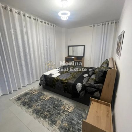 Tirane, jepet me qera apartament 3+1 Kati 5, 110 m² 600 € (5 Maji)
