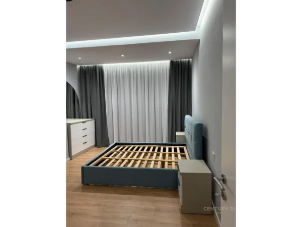 Tirane, jepet me qera apartament 2+1+Ballkon Kati 4, 104 m² 1.300 € (Mine Peza)