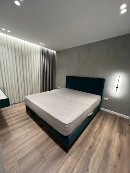 Tirane, jepet me qera apartament 2+1+Ballkon Kati 7, 84 m² 700 € (Ish Fusha e Aviacionit)