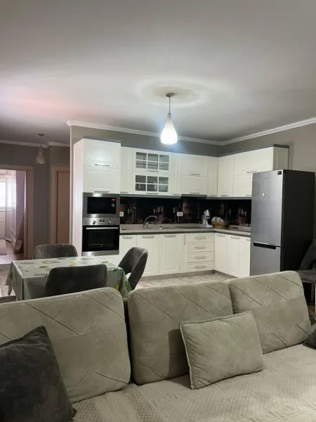 Tirane, jepet me qera apartament 2+1+Ballkon Kati 8, 105 m² 650 € 