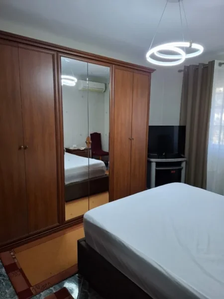 Tirane, jepet me qera apartament 2+1 Kati 1, 106 m² 600 € (mine peza)