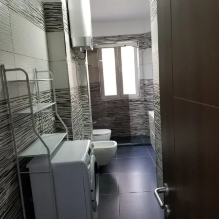Tirane, jepet me qera apartament 2+1 Kati 1, 106 m² 600 € (mine peza)