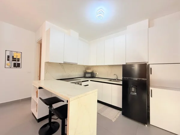 Tirane, jepet me qera apartament 2+1 , 95 m² 1.300 € (Rezidenca Forest, Liqeni i Thatë)