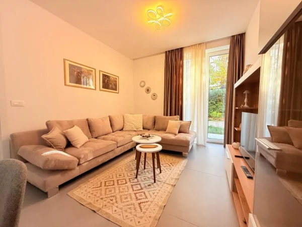 Tirane, jepet me qera apartament 2+1 , 95 m² 1.300 € (Rezidenca Forest, Liqeni i Thatë)