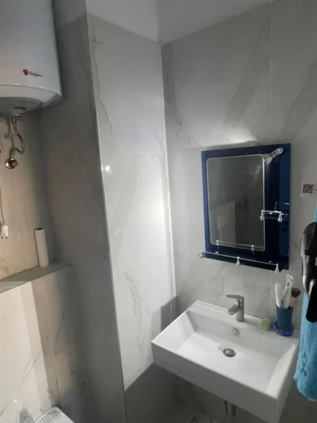 Tirane, jepet me qera apartament 2+1 Kati 8, 100 m² 700 € (PORCELAN)