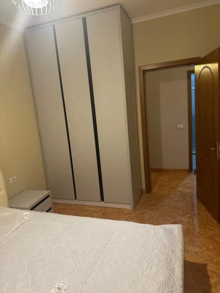 Tirane, jepet me qera apartament 2+1 , 110 m² 700 € 