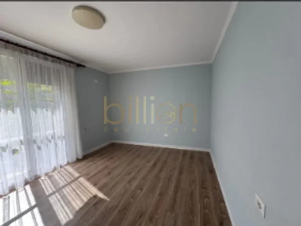 Tirane, shitet apartament 2+1+Ballkon , 130.000 € 