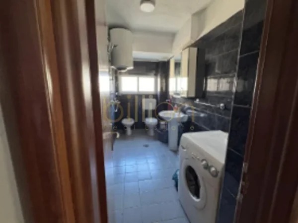 Tirane, shitet apartament 2+1+Ballkon , 130.000 € 