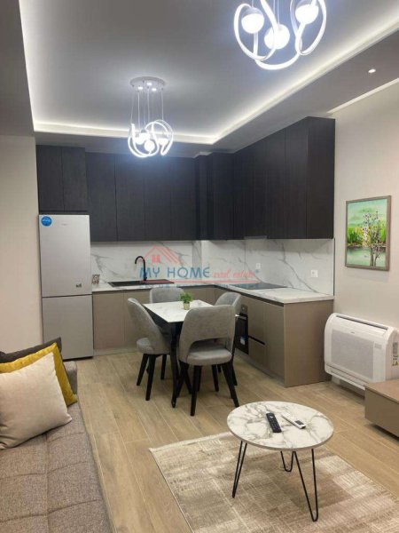 Tirane, jepet me qera apartament 1+1+Ballkon Kati 3, 75 m² 850 € (Rruga Liman Kaba)