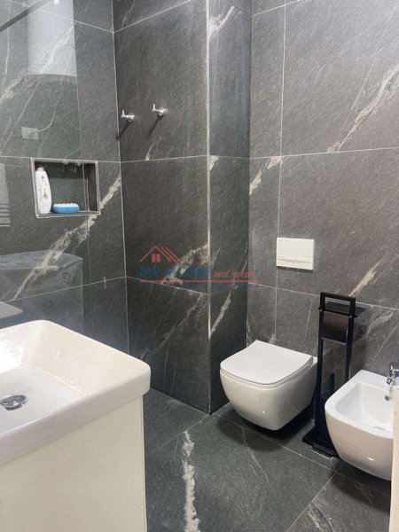 Tirane, jepet me qera apartament 1+1+Ballkon Kati 3, 75 m² 850 € (Rruga Liman Kaba)