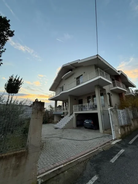 Tirane, shitet Vile 3 Katshe Kati 3, 396 m² 370.000 € (Doga Vore)