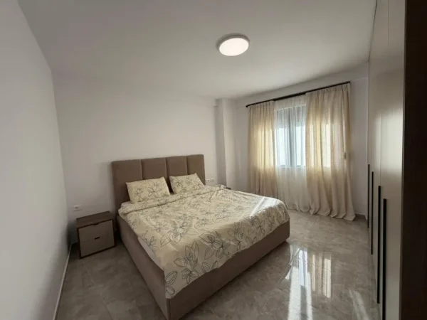 Tirane, jepet me qera apartament 2+1 Kati 1, 106 m² 900 € (Kodra e Diellit.)