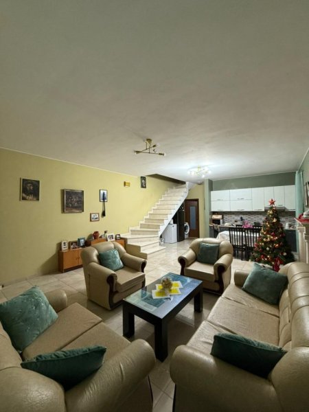Tirane, shitet Vile 3 Katshe Kati 3, 396 m² 370.000 € (Doga Vore)