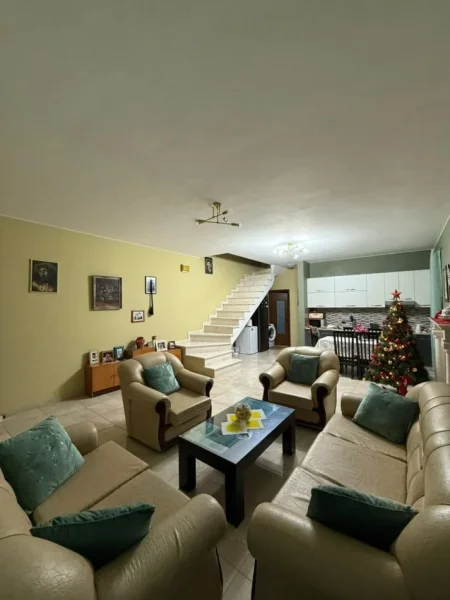 Tirane, shitet Vile 3 Katshe Kati 3, 396 m² 370.000 € (Doga Vore)