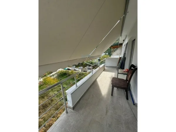 Tirane, jepet me qera apartament 2+1+Ballkon Kati 4, 105 m² 450 € (Fresk)