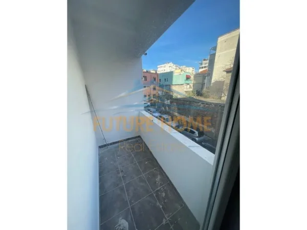Tirane, Jepen me Qera 2 Apartamente ne Myslym Shyri