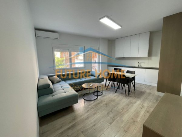 Tirane, Jepen me Qera 2 Apartamente ne Myslym Shyri