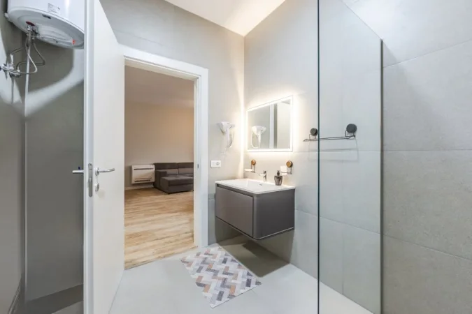 Tirane, jepet me qera apartament 1+1 Kati 3, 80 m² 1.200 € 