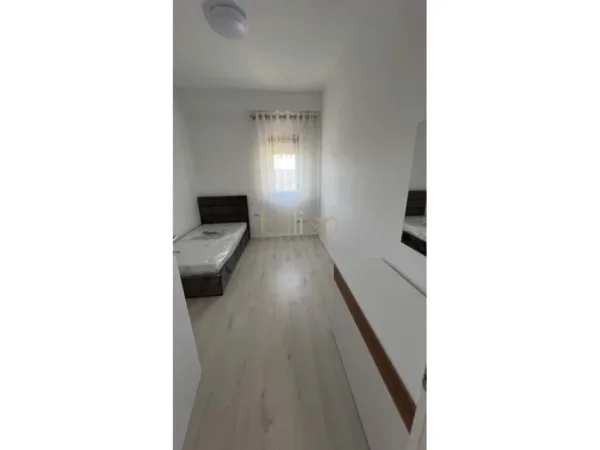 Tirane, jepet me qera apartament 2+1 Kati 8, 570 € 