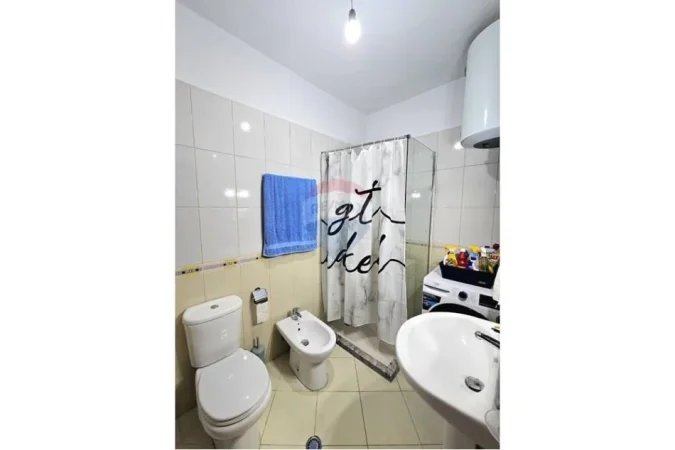 Tirane, jepet me qera apartament 2+1 , 90 m² 450 € (Fresk)