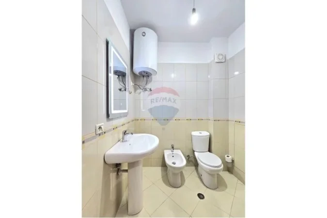 Tirane, jepet me qera apartament 2+1 , 90 m² 450 € (Fresk)