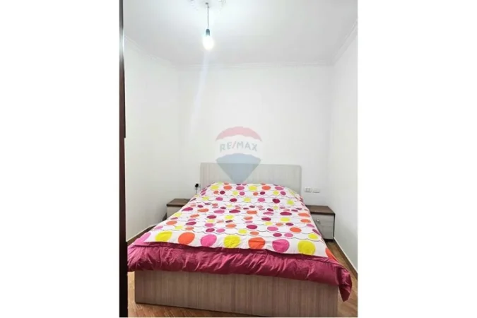 Tirane, jepet me qera apartament 2+1 , 90 m² 450 € (Fresk)