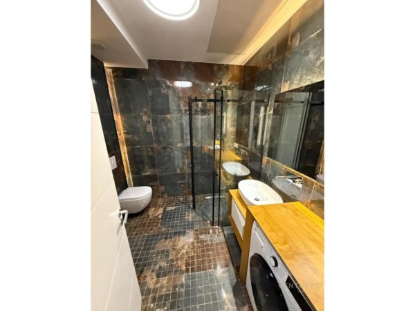 Tirane, jepet me qera apartament 1+1 Kati 7, 90 m² 1.300 € (Park Gate)