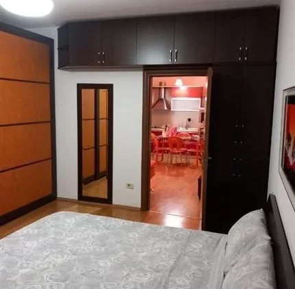 Tirane, jepet me qera apartament 1+1+Ballkon Kati 4, 60 m² 600 € (tek 21 dhjetori)