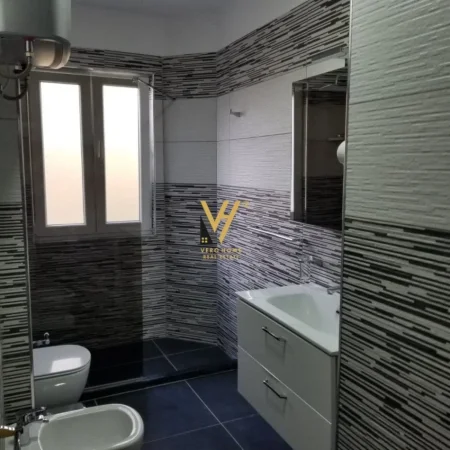 Tirane, jepet me qera apartament 2+1+Ballkon Kati 1, 106 m² 600 € (MINE PEZA)