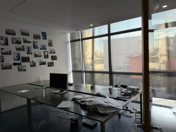 Tirane, jepet me qera zyre Kati 1, 400 m² 6.000 € (Shkolla e Kuqe)